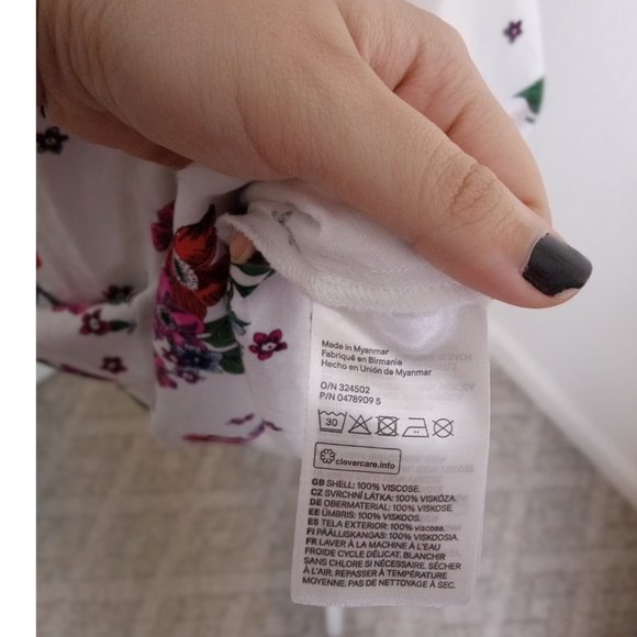 H&M DIVIDED White Floral Front Tie Detail V-Neck Sundress - Size 6 - Picture 13 of 13